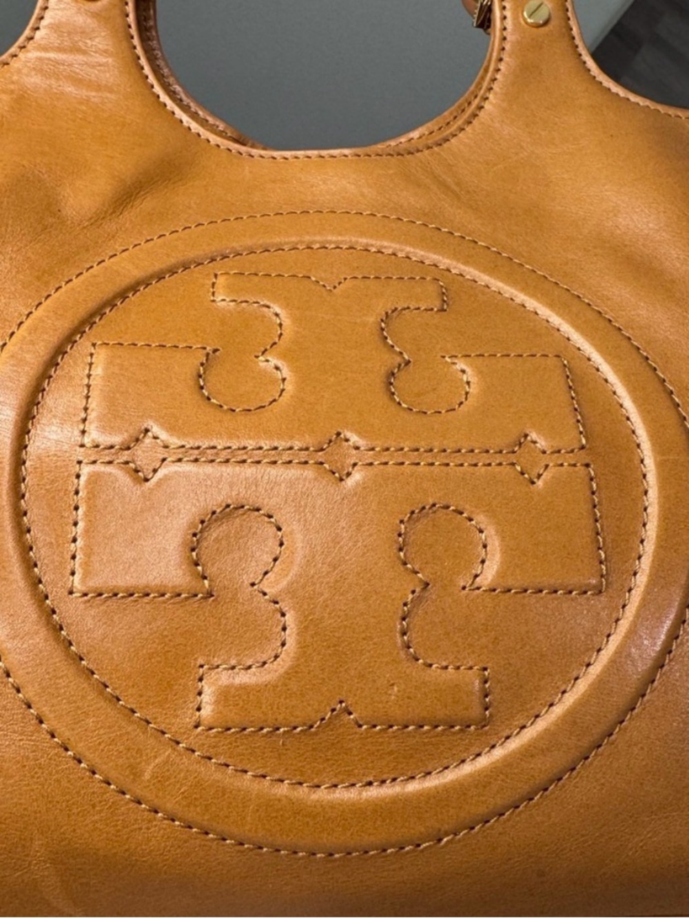 Tory Burch Bombe Tote Tan with dust bag - Picture 4 of 10